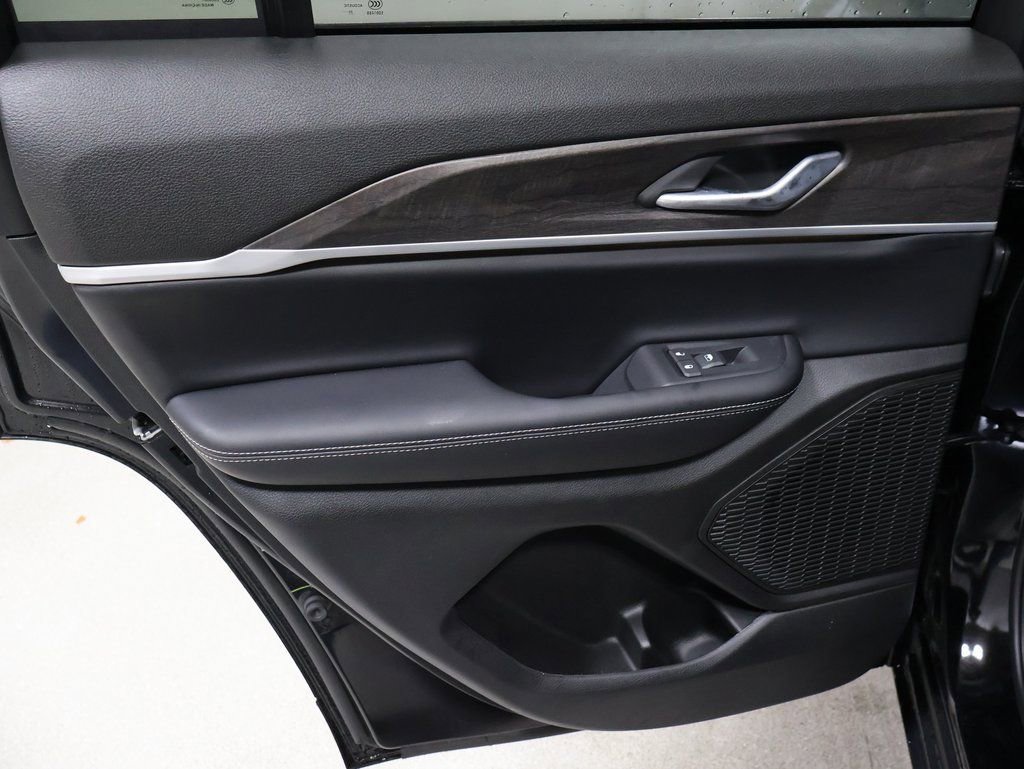 New 2025 Jeep Grand Cherokee Limited w/ Black Appearance Package image 14