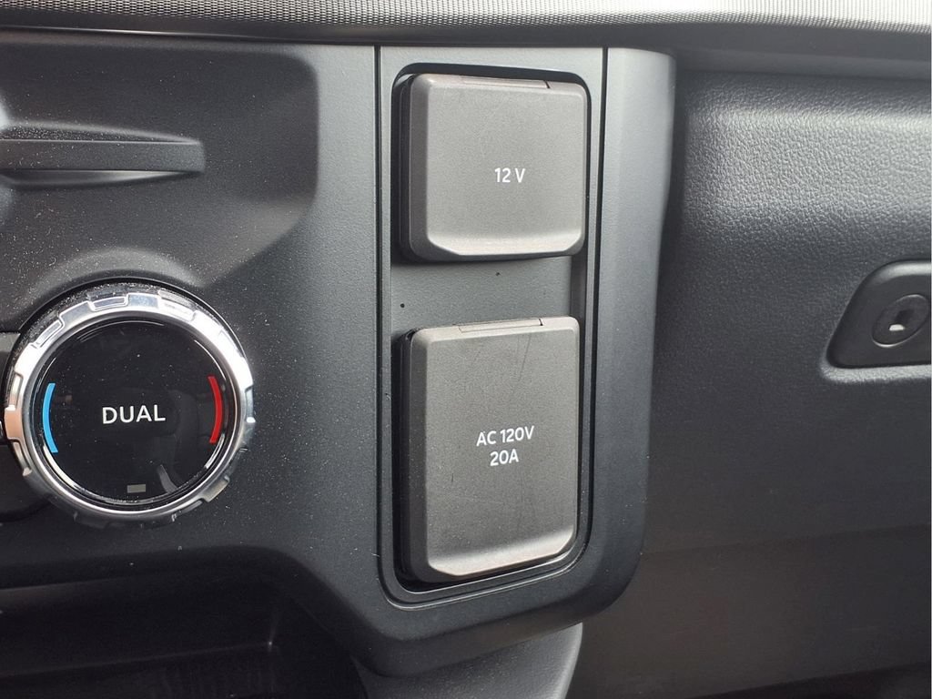 Used 2023 Ford F350 Platinum w/ Tremor Off-Road Package AWD/4WD image 9