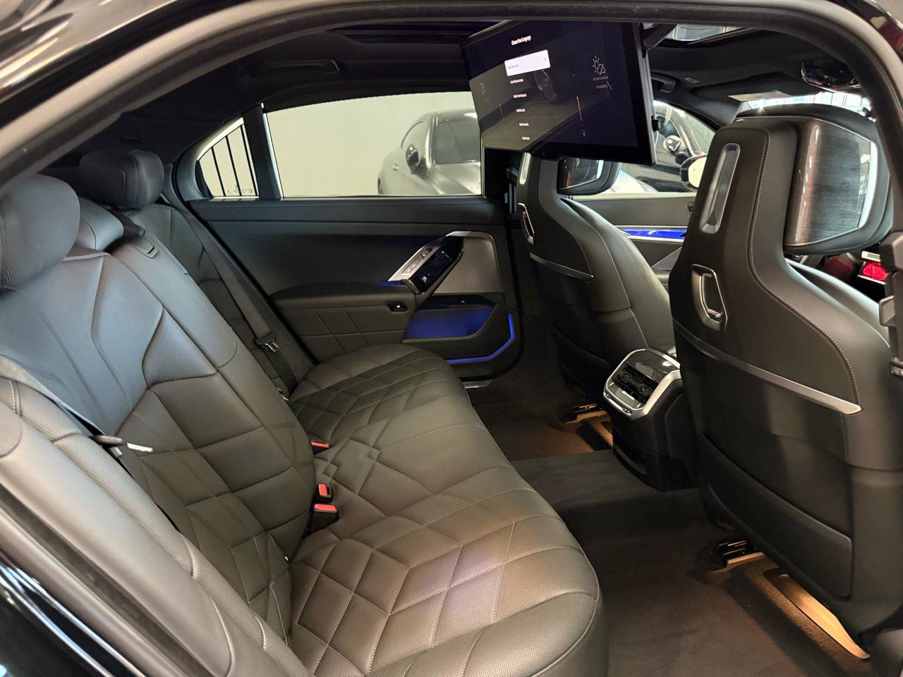 Used 2023 BMW 760i xDrive image 27