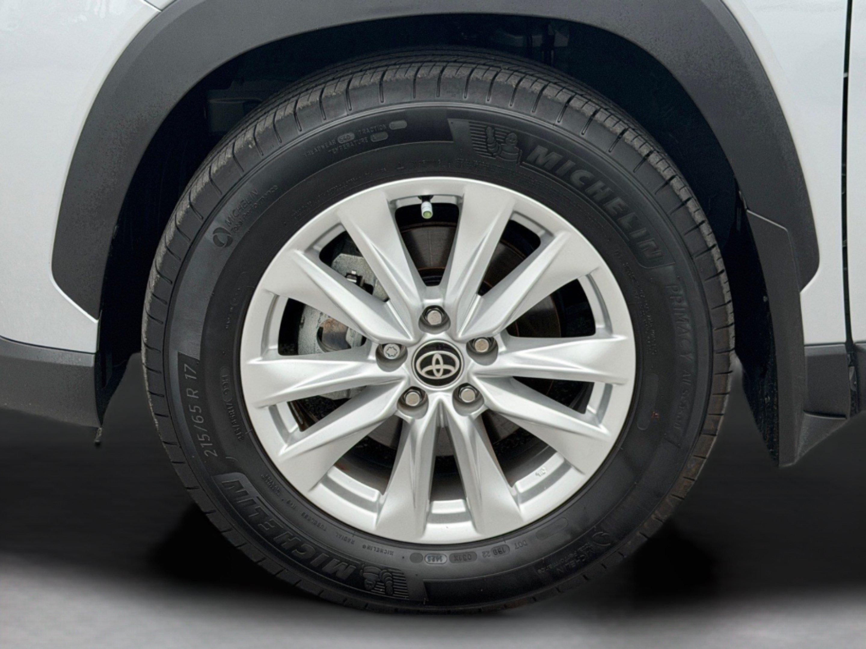 Used 2025 Toyota Corolla Cross LE FWD image 47