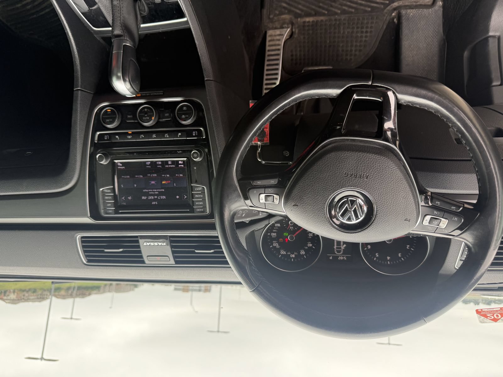 Used 2018 Volkswagen Passat 2.0T R-Line w/ R-Line Lighting Package FWD image 5