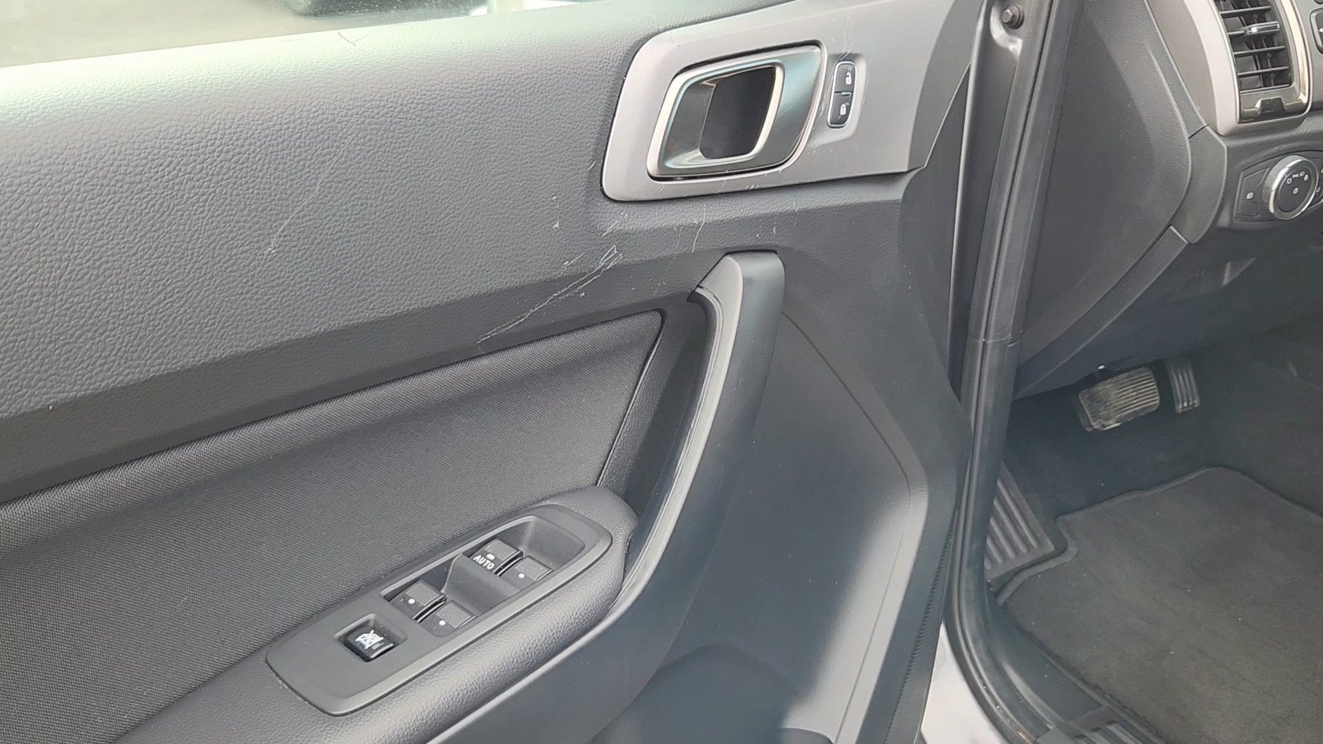 Certified 2022 Ford Ranger XLT w/ Equipment Group 301A Mid image 8