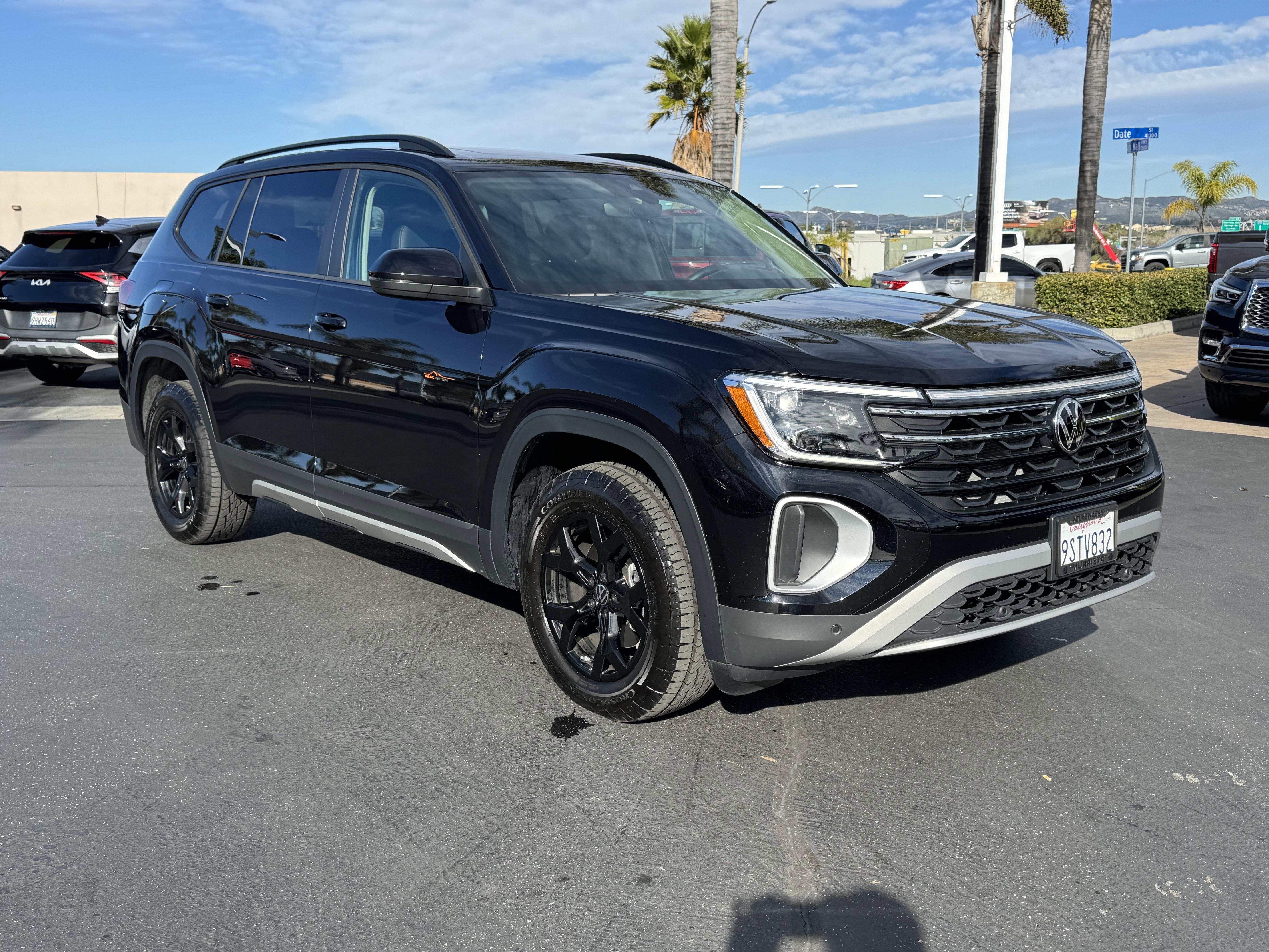 Certified 2025 Volkswagen Atlas Peak Edition SE image 2