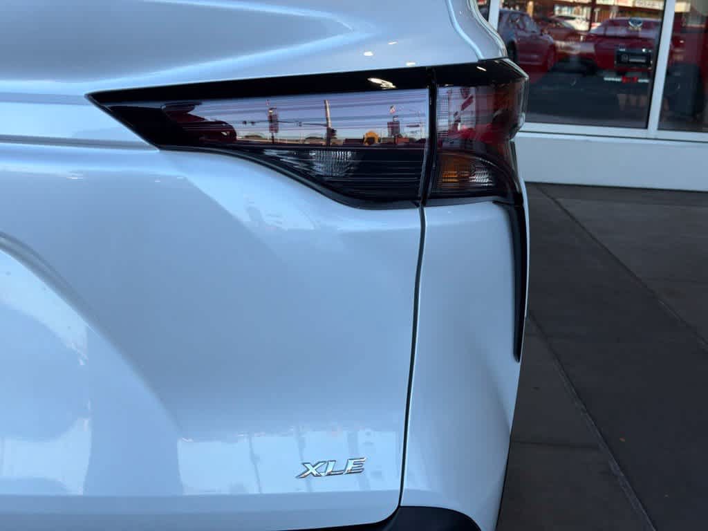 New 2026 Toyota Sienna XLE FWD image 12