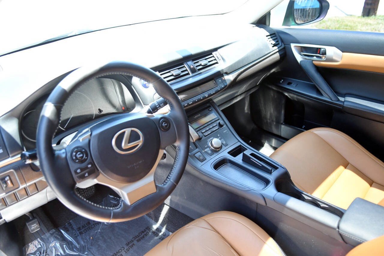 Used 2015 Lexus CT 200h FWD image 24