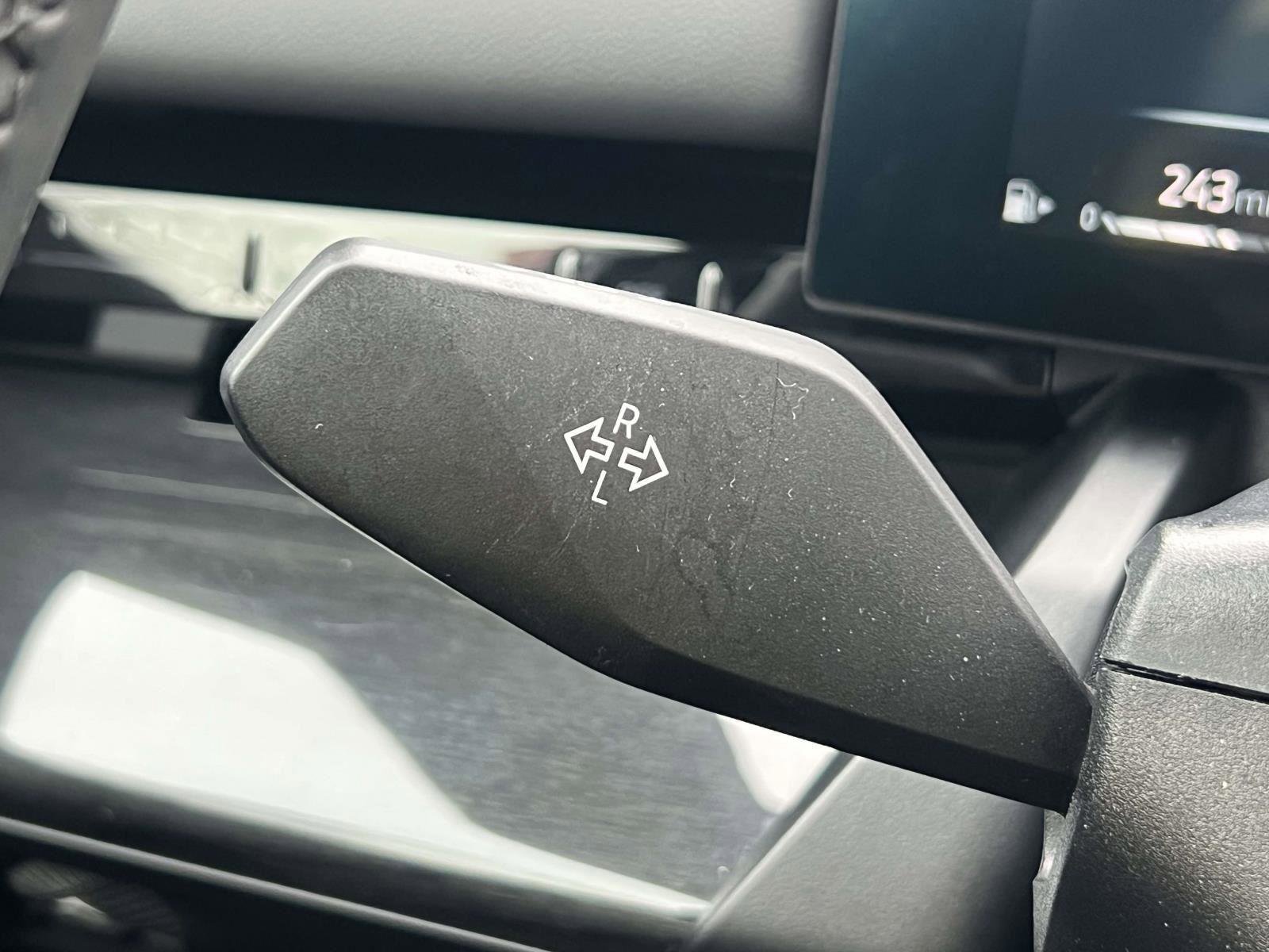 Used 2024 BMW 530i xDrive w/ Premium Package image 27