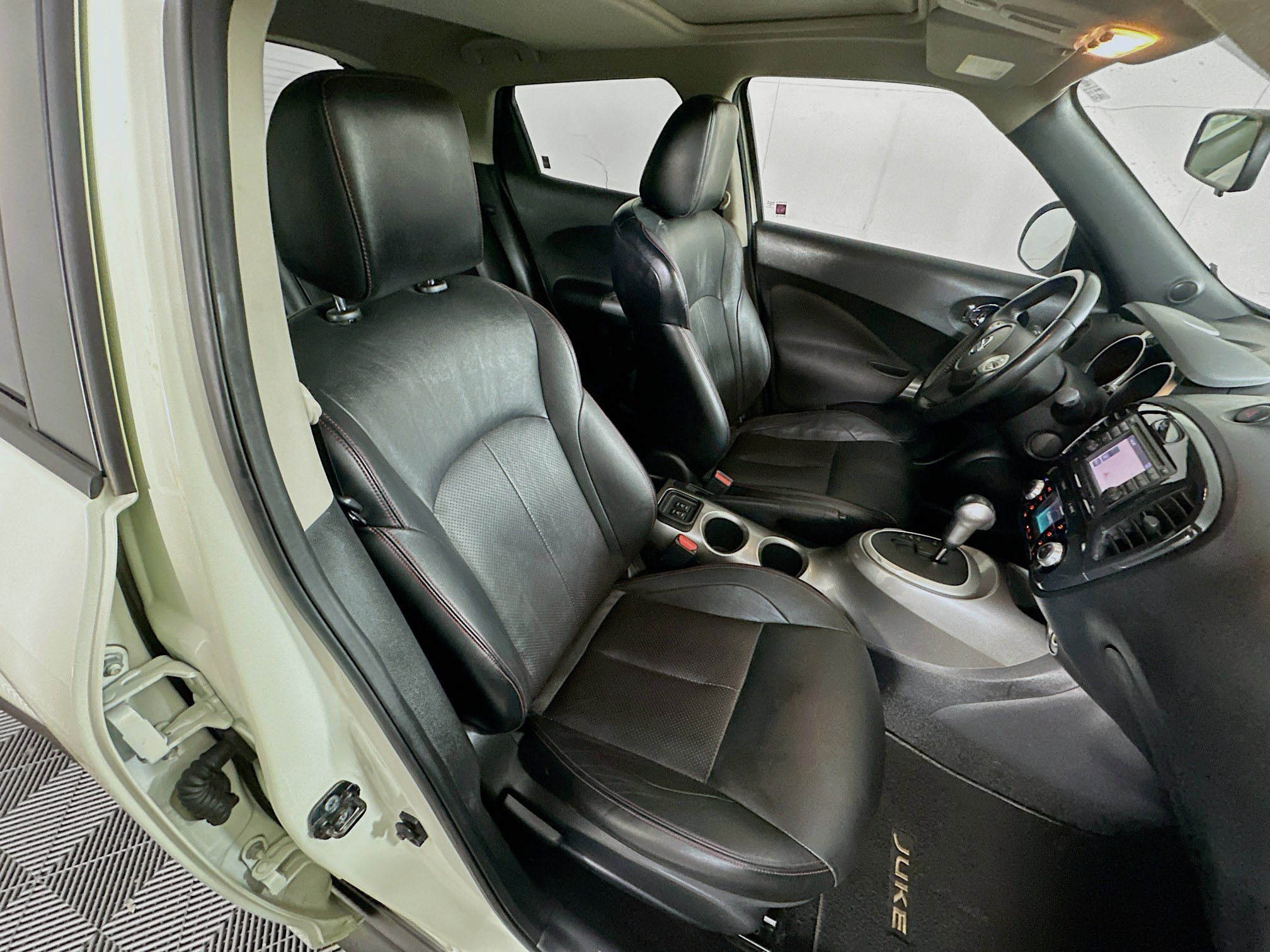 Used 2012 Nissan Juke SL image 31