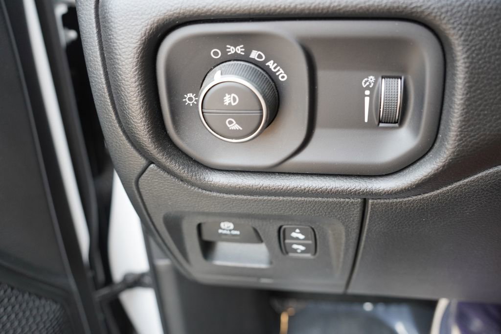 Used 2023 RAM 1500 Big Horn AWD/4WD image 24