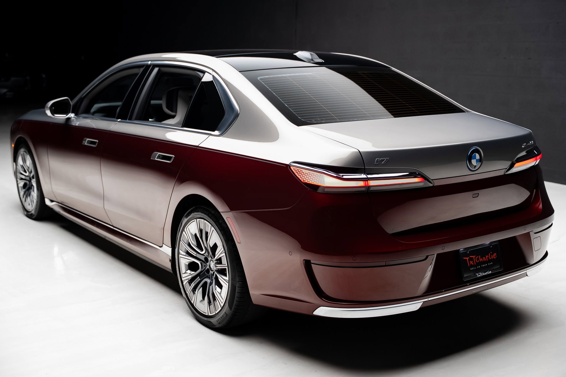 Used 2023 BMW i7 xDrive60 w/ Executive Package 2 image 25