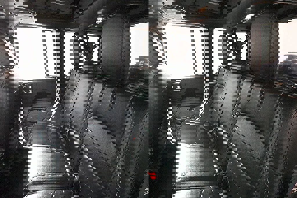 Used 2023 Jeep Wrangler Unlimited Sahara image 25