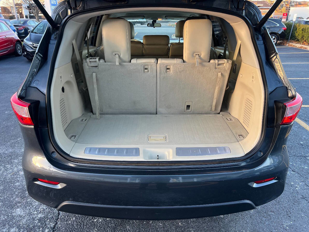 Used 2013 INFINITI JX35 Base AWD 4dr SUV w/ Cargo Pkg image 14