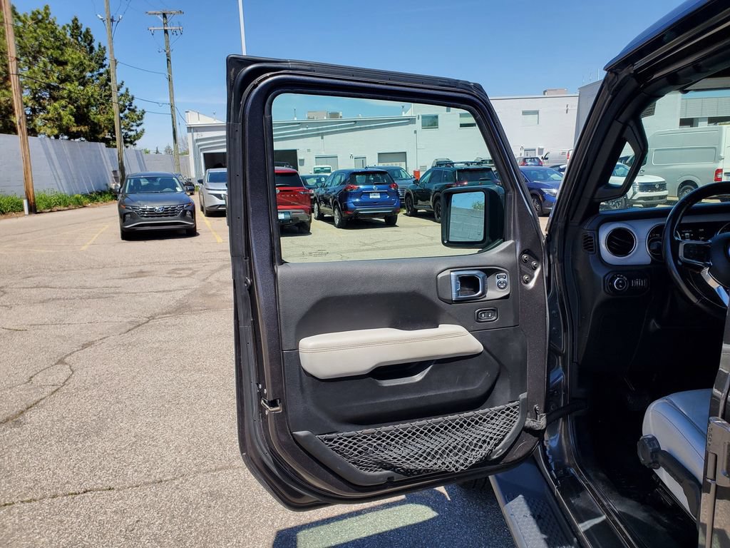 Used 2021 Jeep Gladiator Overland AWD/4WD image 12