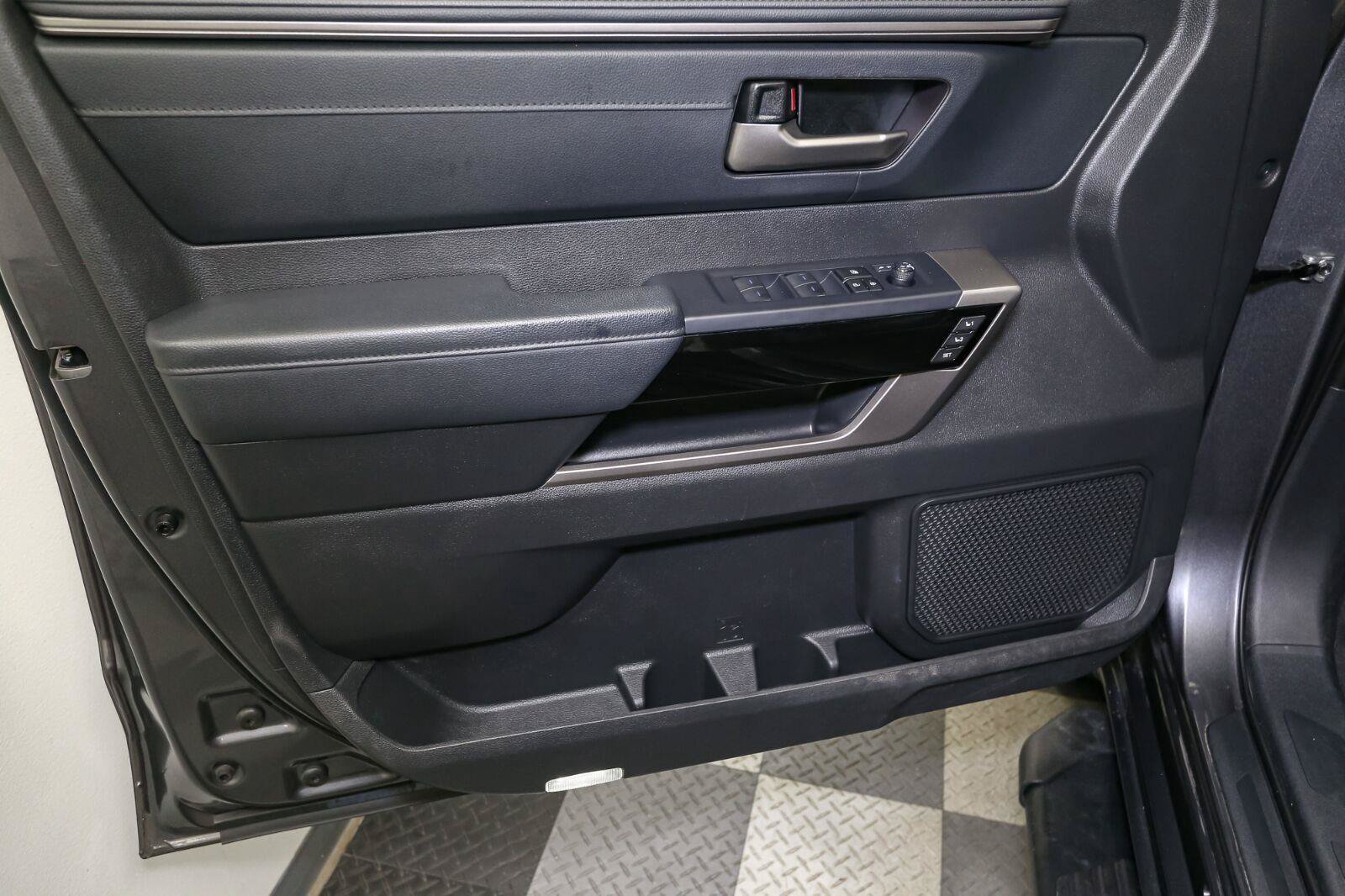 Used 2024 Toyota Tundra Limited AWD/4WD image 37