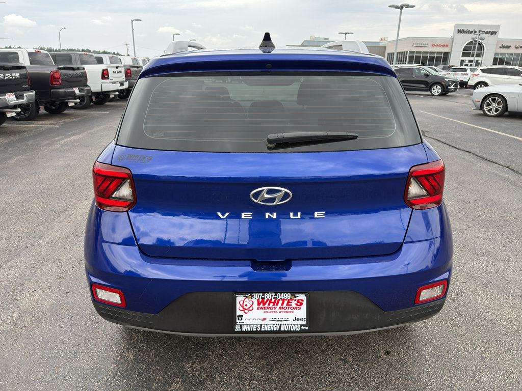 Used 2022 Hyundai Venue SEL FWD image 6