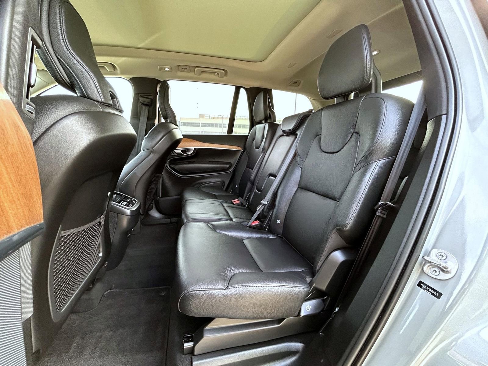 Used 2024 Volvo XC90 B6 Plus image 21