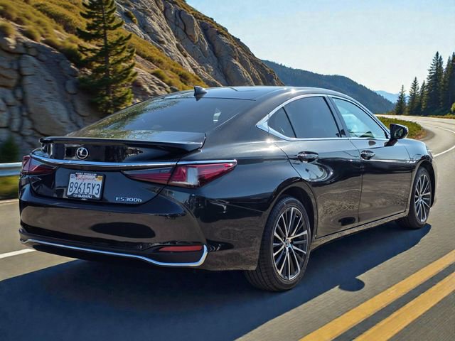 Used 2024 Lexus ES 300h w/ Premium Package image 4