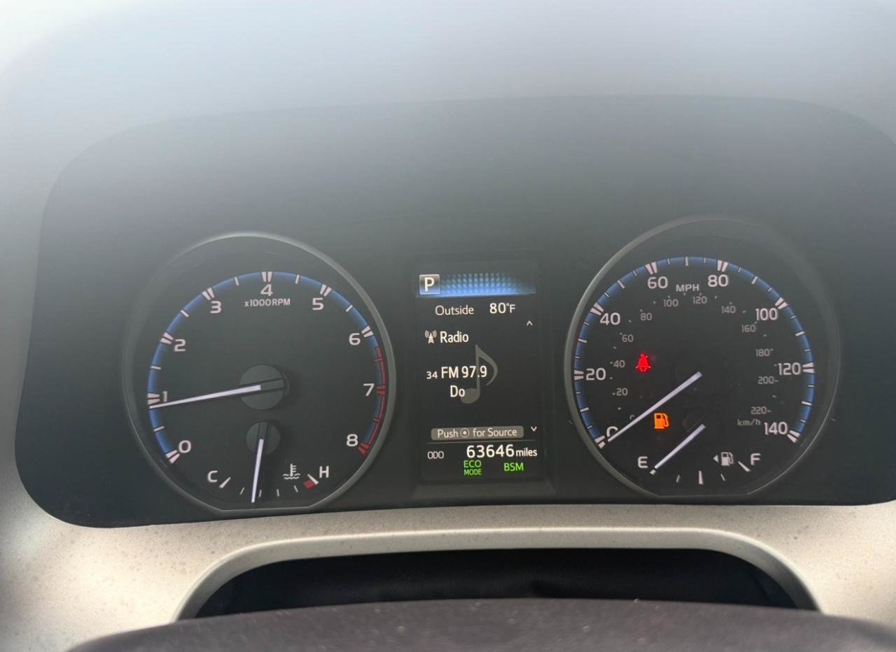 Used 2017 Toyota RAV4 XLE FWD image 18