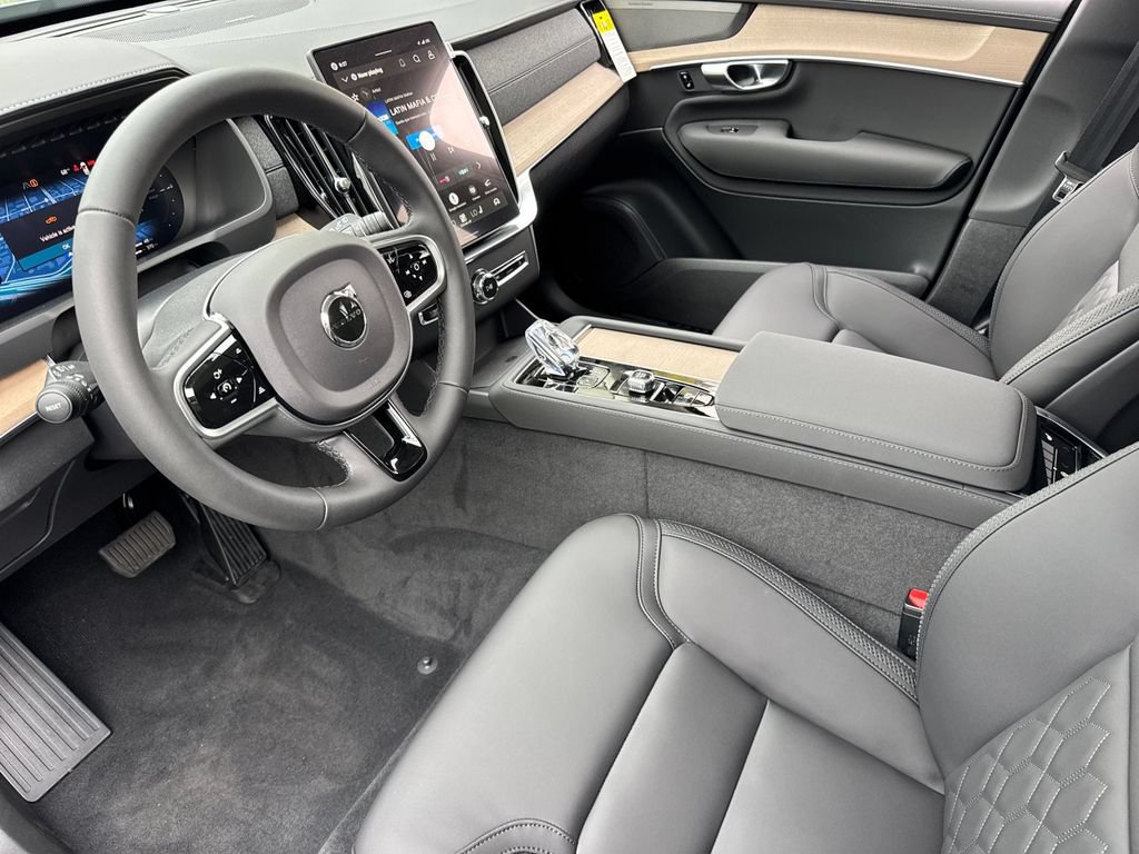New 2026 Volvo XC90 T8 Plus w/ Protection Package AWD/4WD image 9