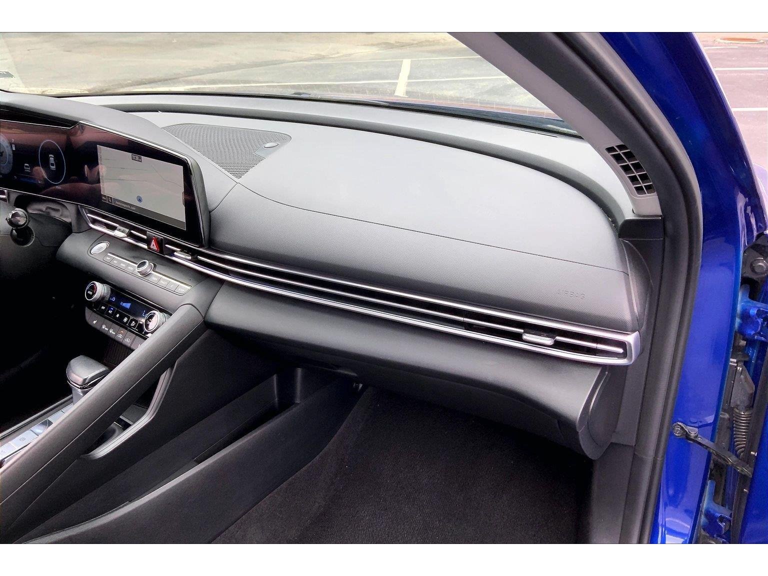 Used 2025 Hyundai Elantra Limited FWD image 15