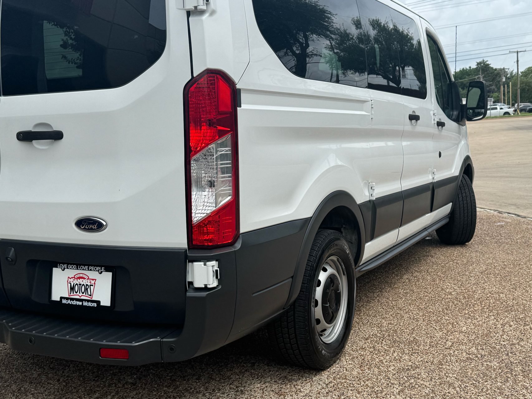 Used 2018 Ford Transit 150 XL RWD image 4