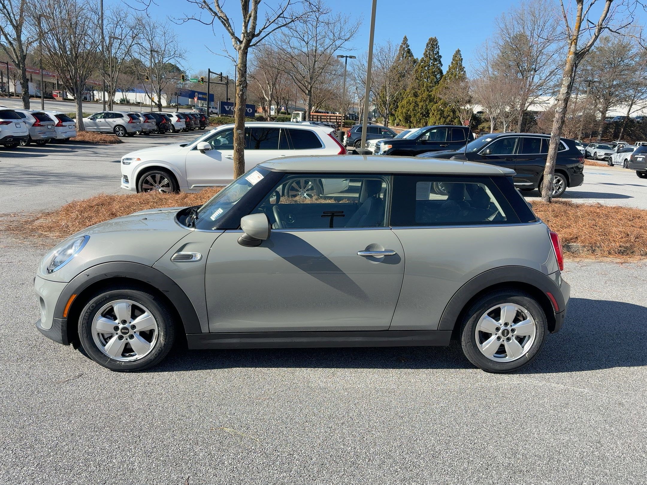 Used 2021 MINI Cooper 2-Door Hardtop image 2
