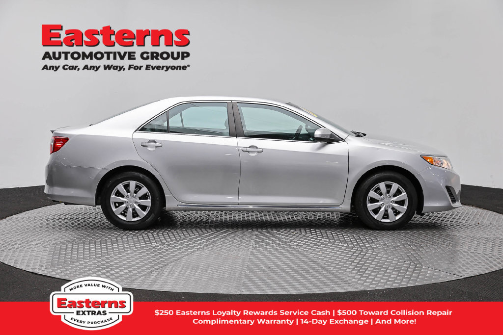 Used 2014 Toyota Camry LE FWD image 5