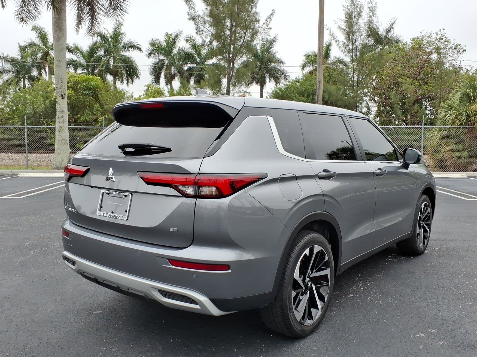 Used 2024 Mitsubishi Outlander SE image 14