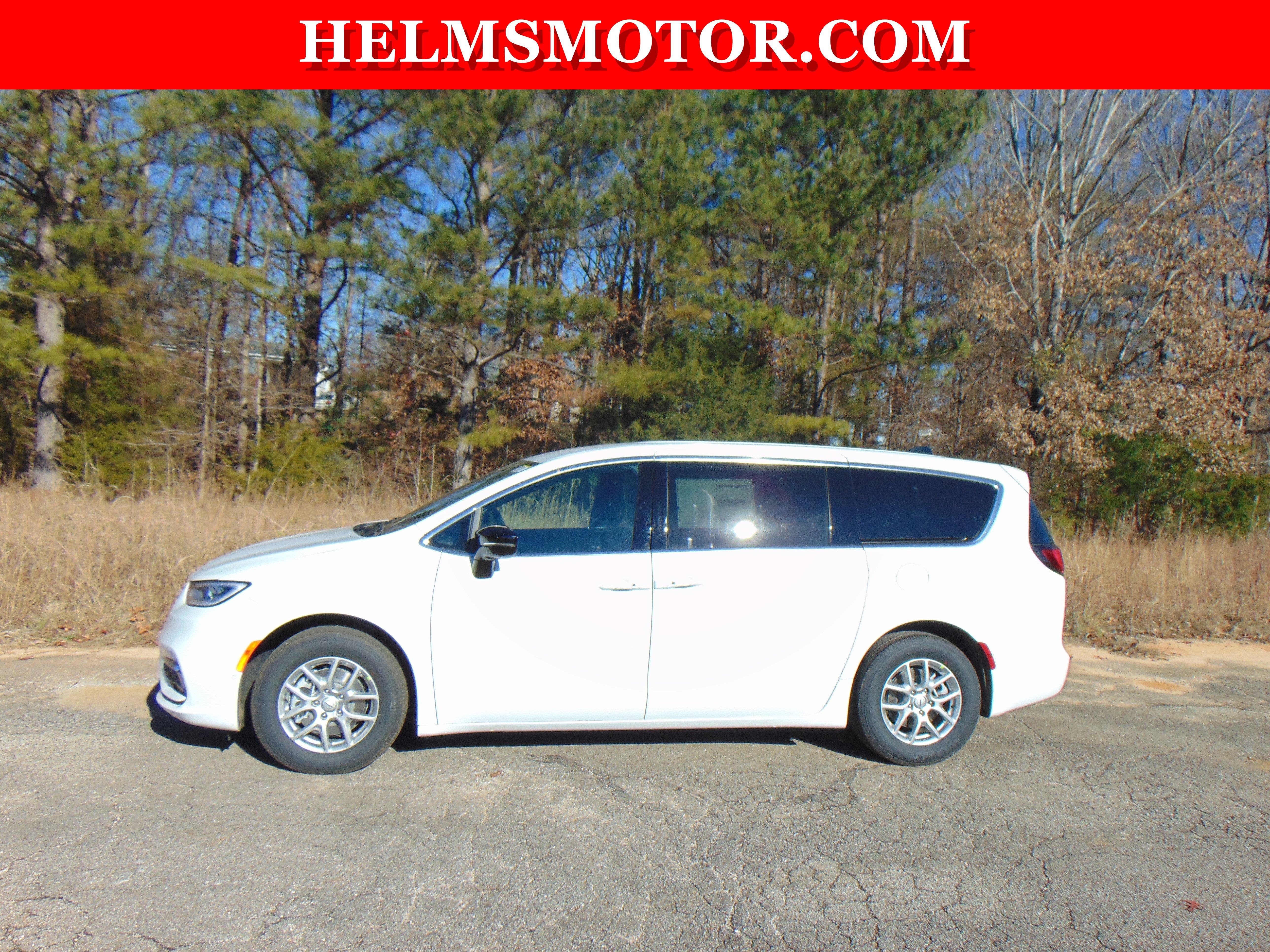 New 2026 Chrysler Pacifica Select image 2