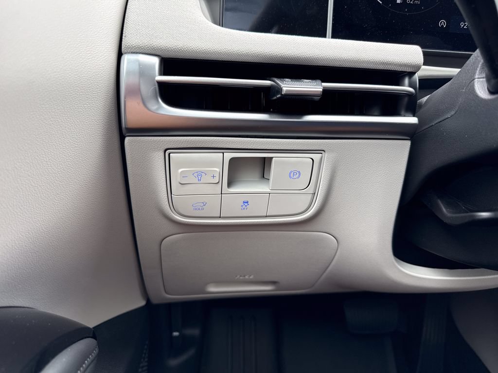 Used 2025 Hyundai Tucson Limited FWD image 18