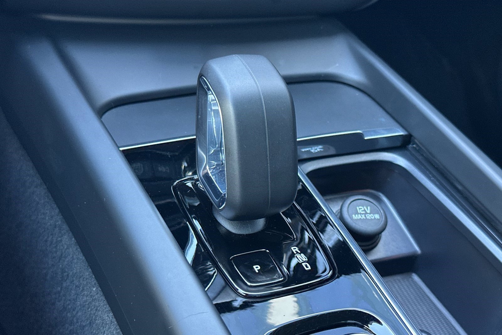 Used 2025 Volvo XC60 B5 Core image 28