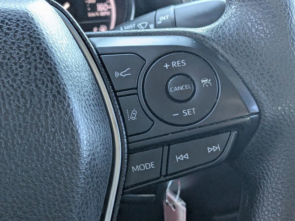 Used 2018 Toyota Camry LE image 25