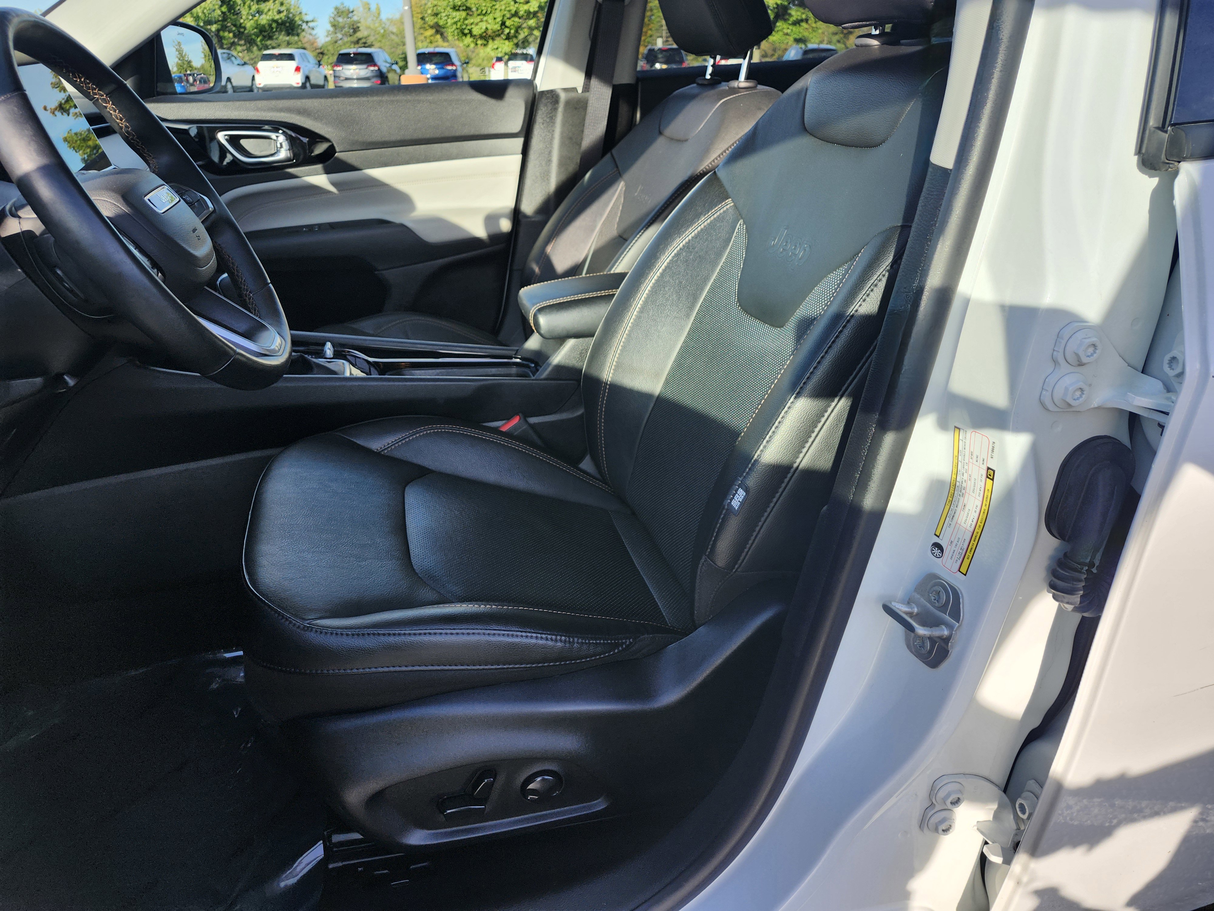 Used 2022 Jeep Compass Limited image 17