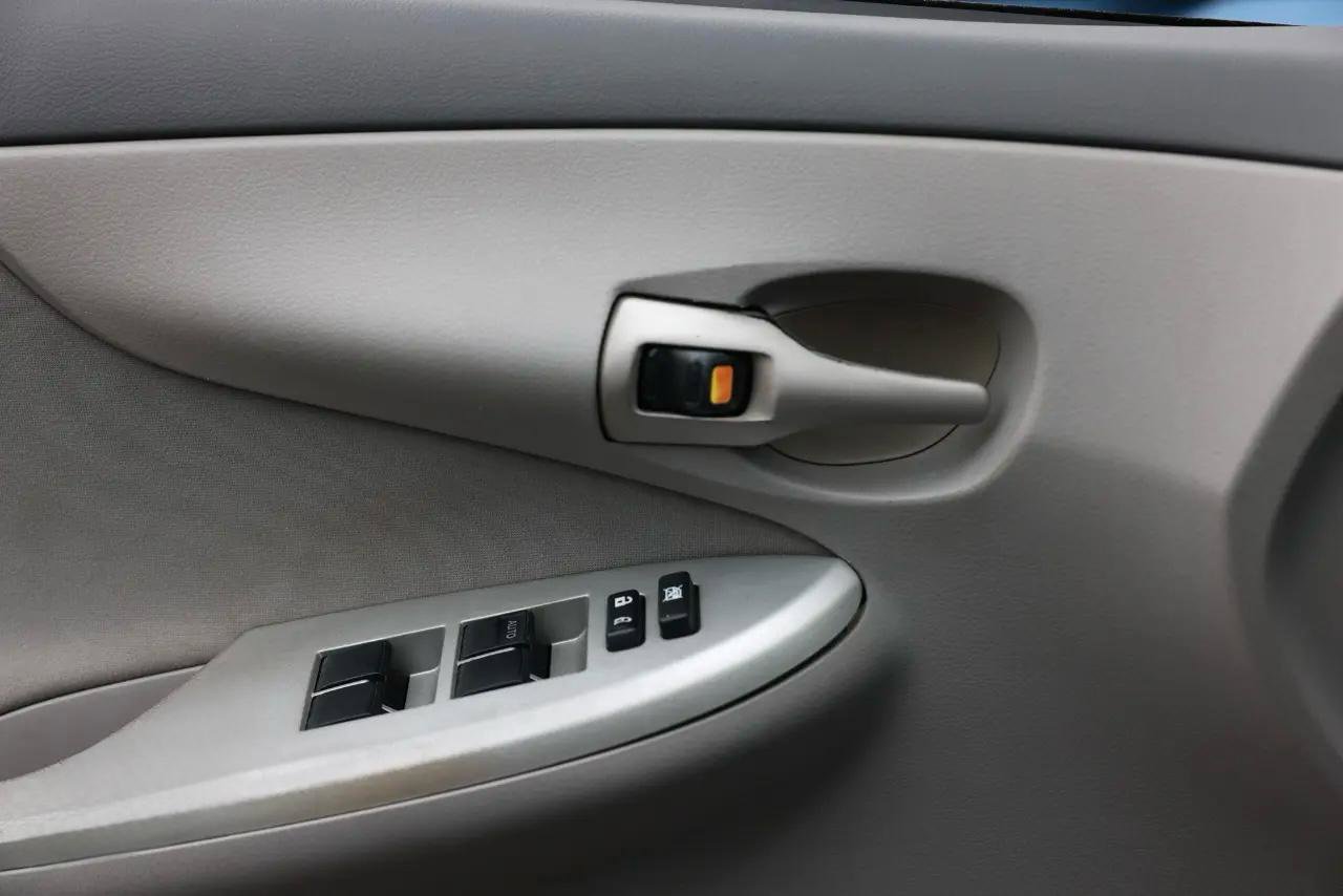 Used 2010 Toyota Corolla LE FWD image 37