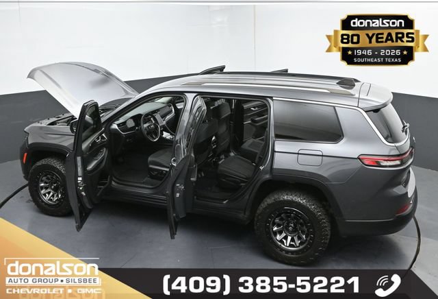 Used 2023 Jeep Grand Cherokee L Laredo RWD image 27