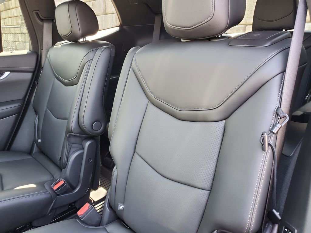 Certified 2023 Cadillac XT6 Premium Luxury w/ LPO, Floor Liner Package AWD/4WD image 35