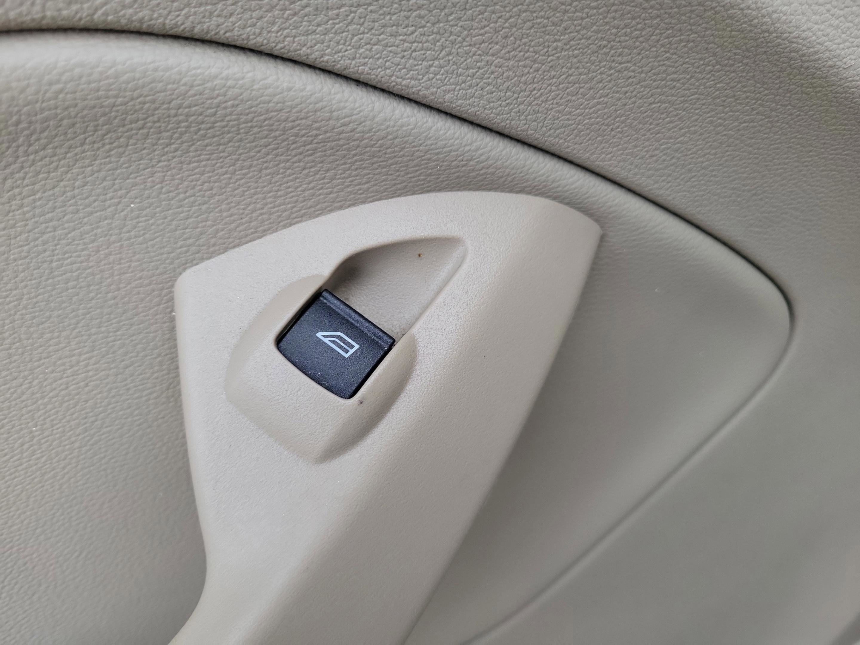 Used 2018 Ford Escape SE w/ SE Sync 3 Package image 13