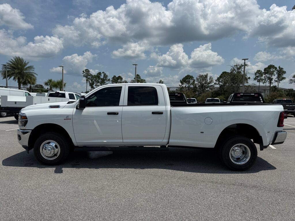 New 2026 RAM 3500 Tradesman AWD/4WD image 6