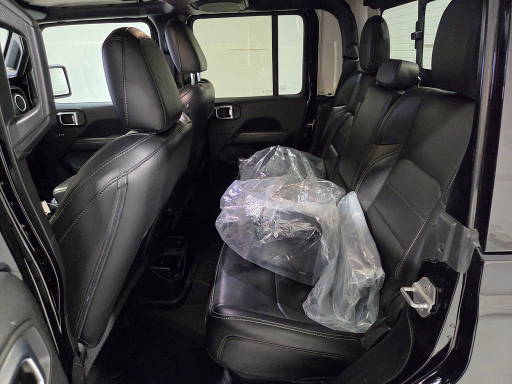 Certified 2020 Jeep Gladiator Overland image 11