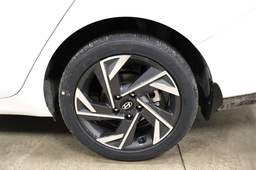 Used 2025 Hyundai Elantra Sport image 32