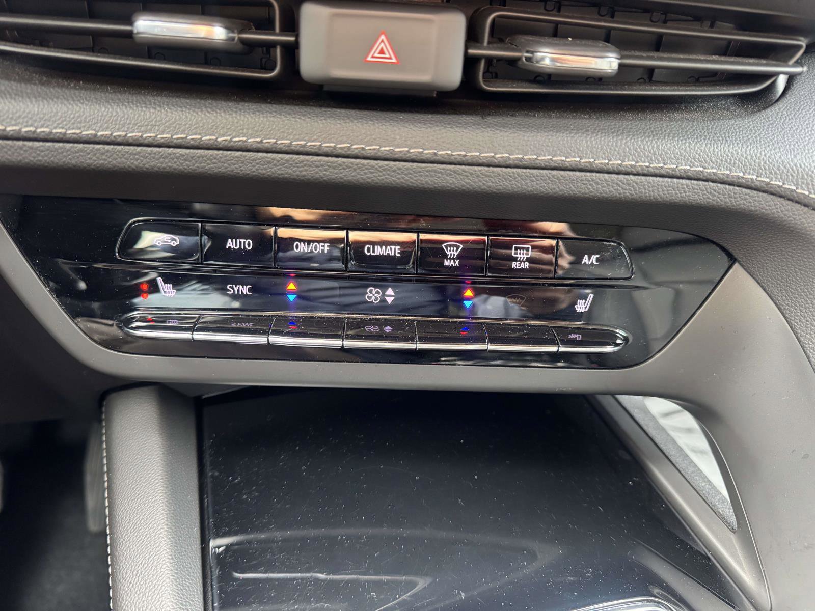 Used 2023 Buick Envision Essence image 26