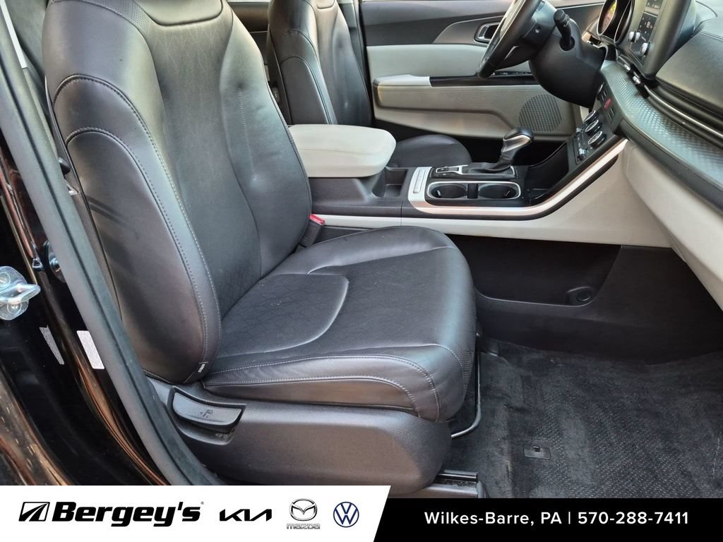 Used 2022 Kia Carnival LX FWD image 27