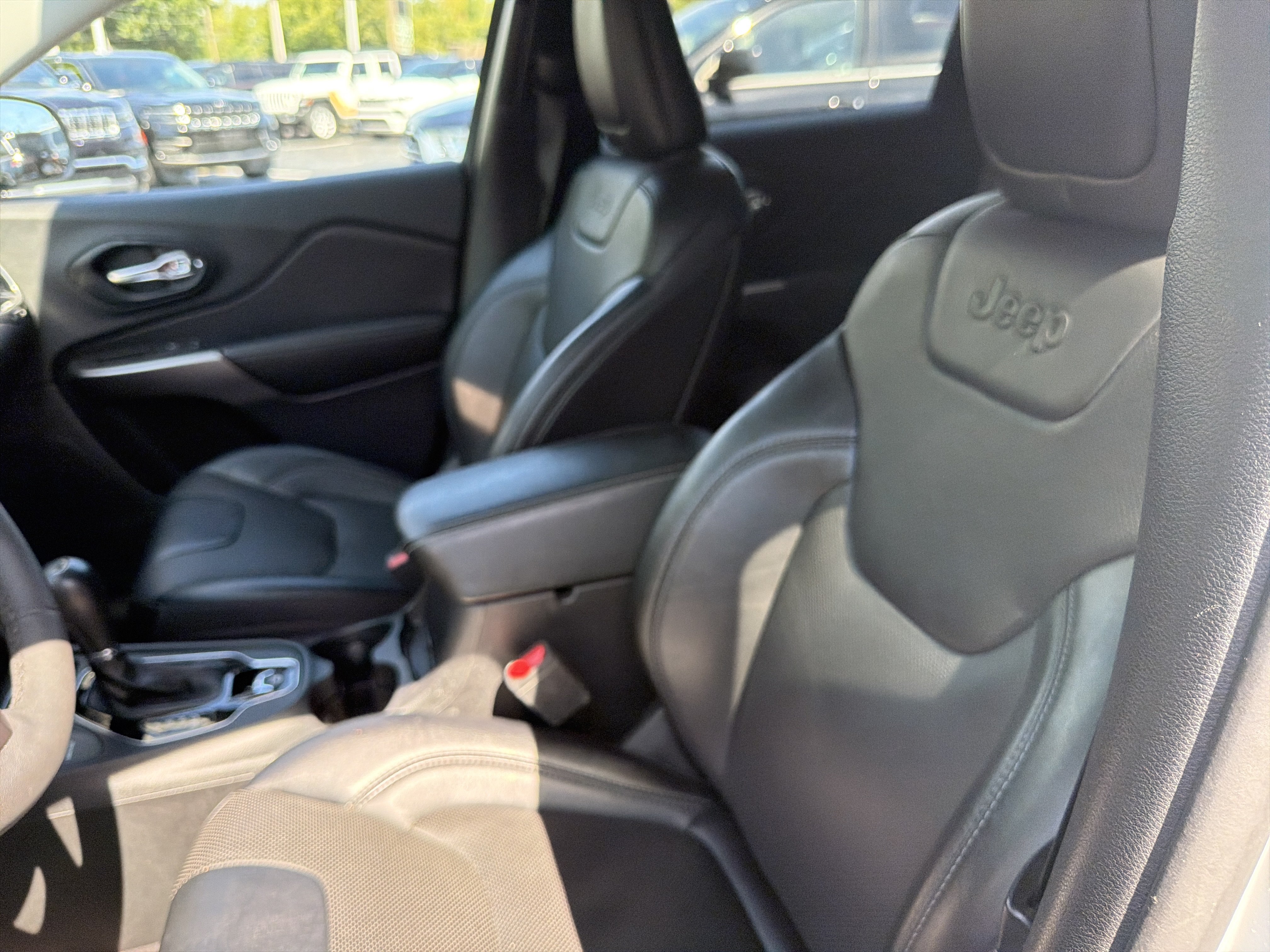 Used 2022 Jeep Cherokee Limited AWD/4WD image 12