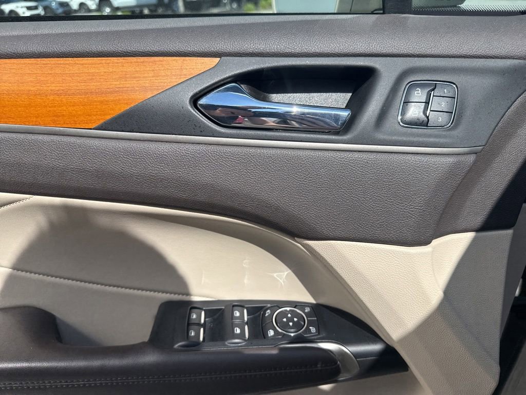 Used 2017 Lincoln MKC Select w/ Select Plus Package FWD image 11