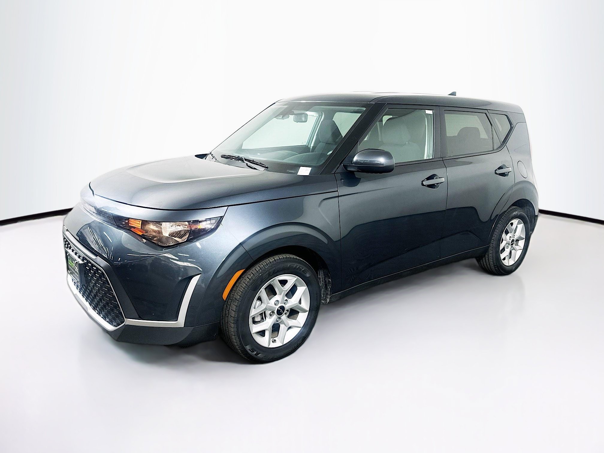 Used 2025 Kia Soul LX w/ LX Technology Package FWD image 3