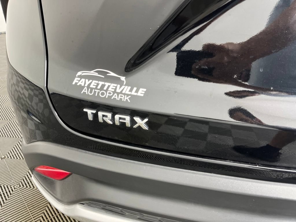 Used 2025 Chevrolet Trax LT FWD image 4