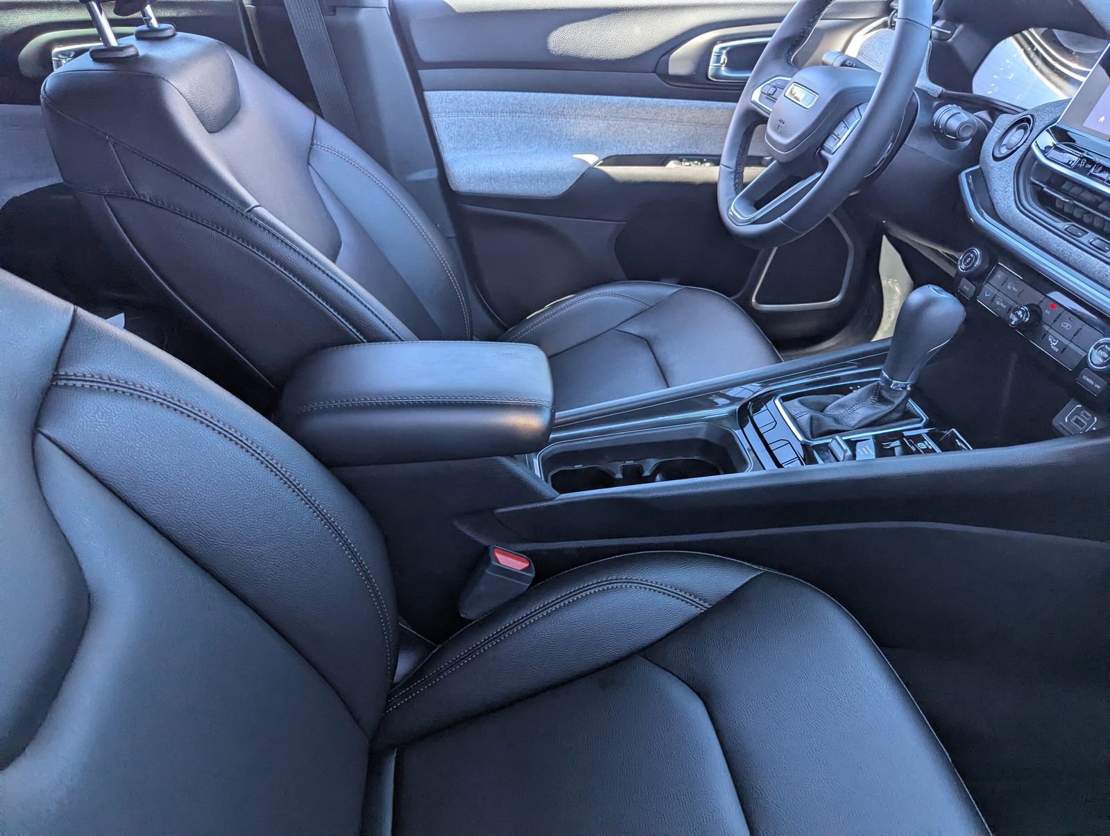 Used 2024 Jeep Compass Latitude image 11