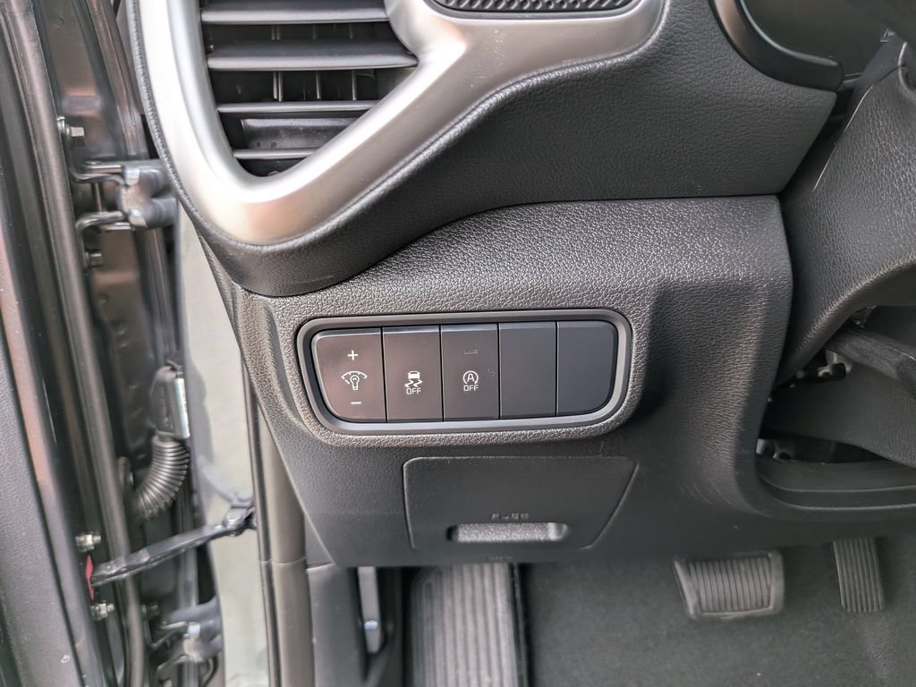 Certified 2025 Kia Soul LX w/ LX Technology Package FWD image 27