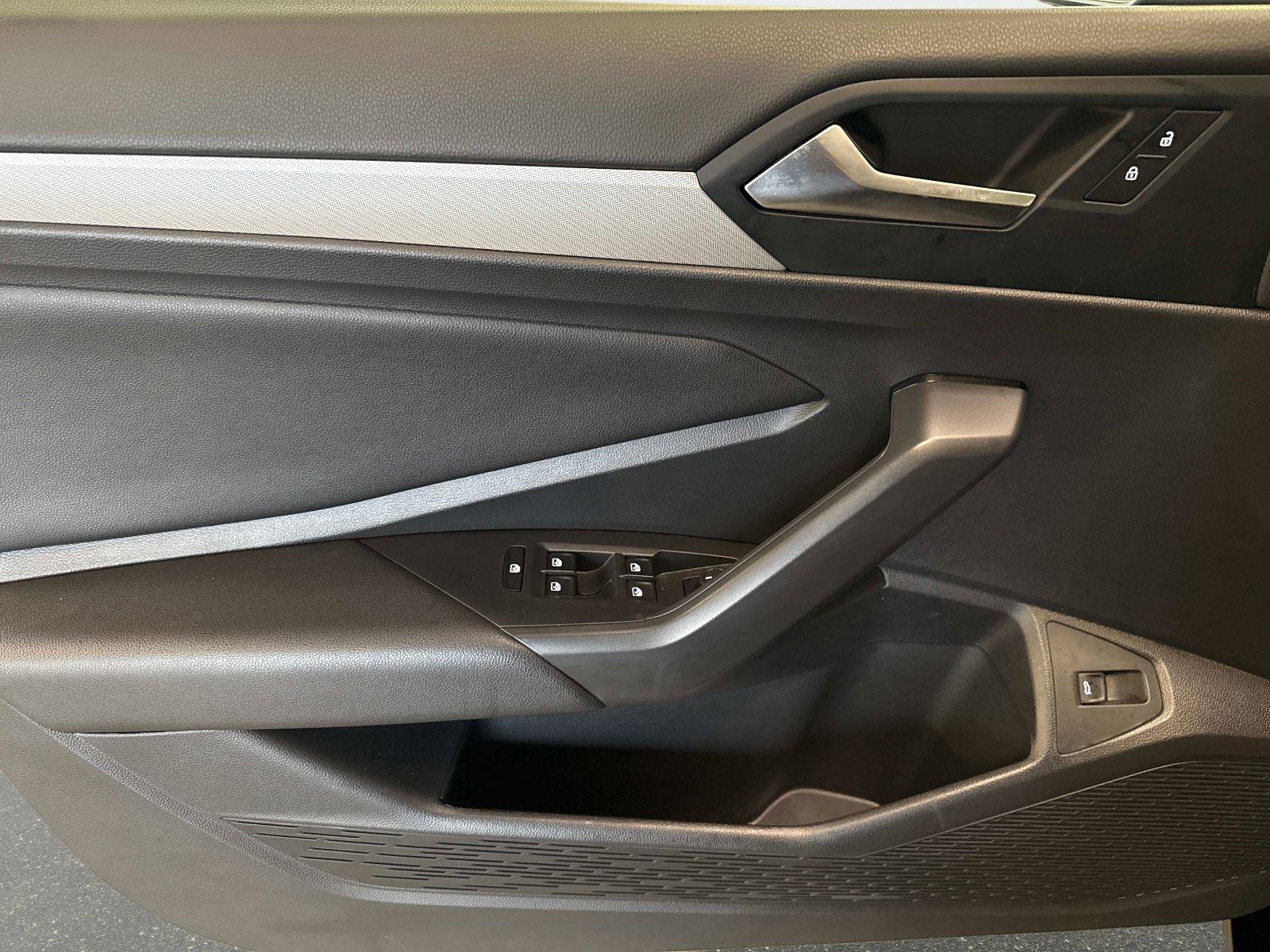 Used 2020 Volkswagen Jetta SE image 17