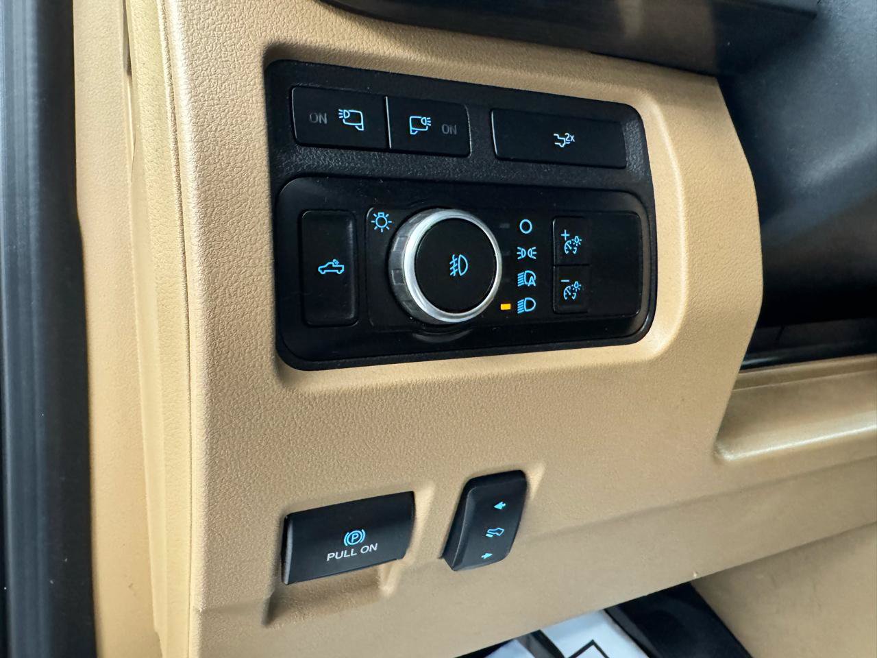 Used 2023 Ford F350 Lariat w/ Lariat Ultimate Package AWD/4WD image 12