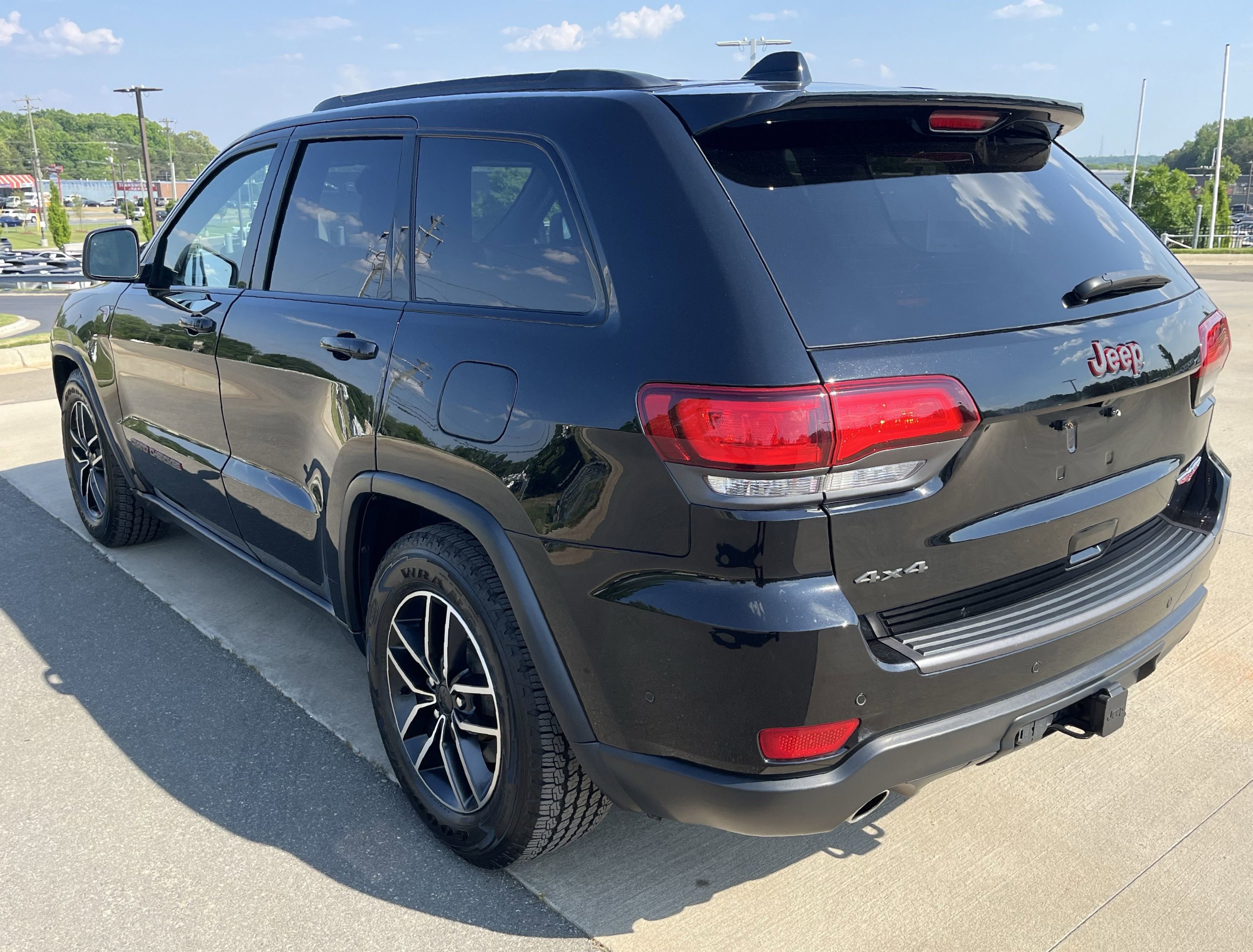 Used 2021 Jeep Grand Cherokee Trailhawk w/ Trailhawk Luxury Group AWD/4WD image 7